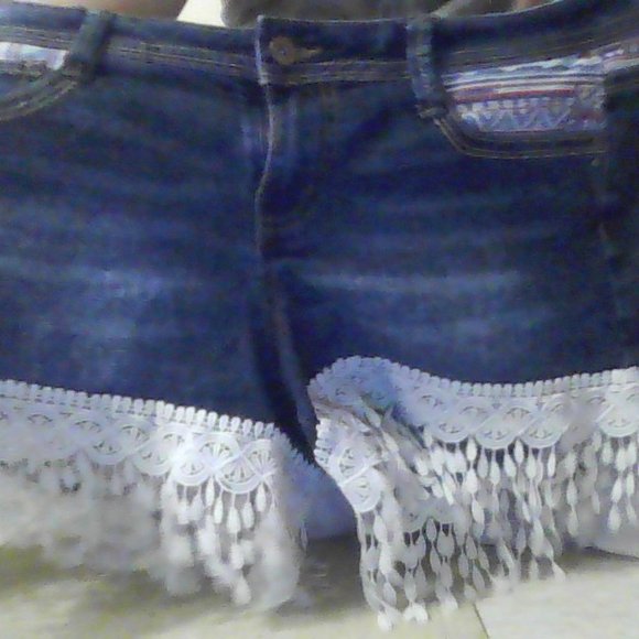 Shorts - Picture 8 of 10